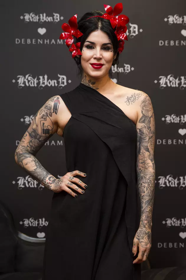 Tilståelse Dykker Overstige Why Did Kat Von D Cover Up Her Tattoos?