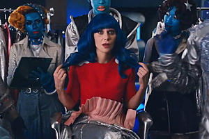 Katy Perry Look-Alike Zooey Deschanel Stars in Pop Star&#8217;s Cosmic New Music Video: Watch