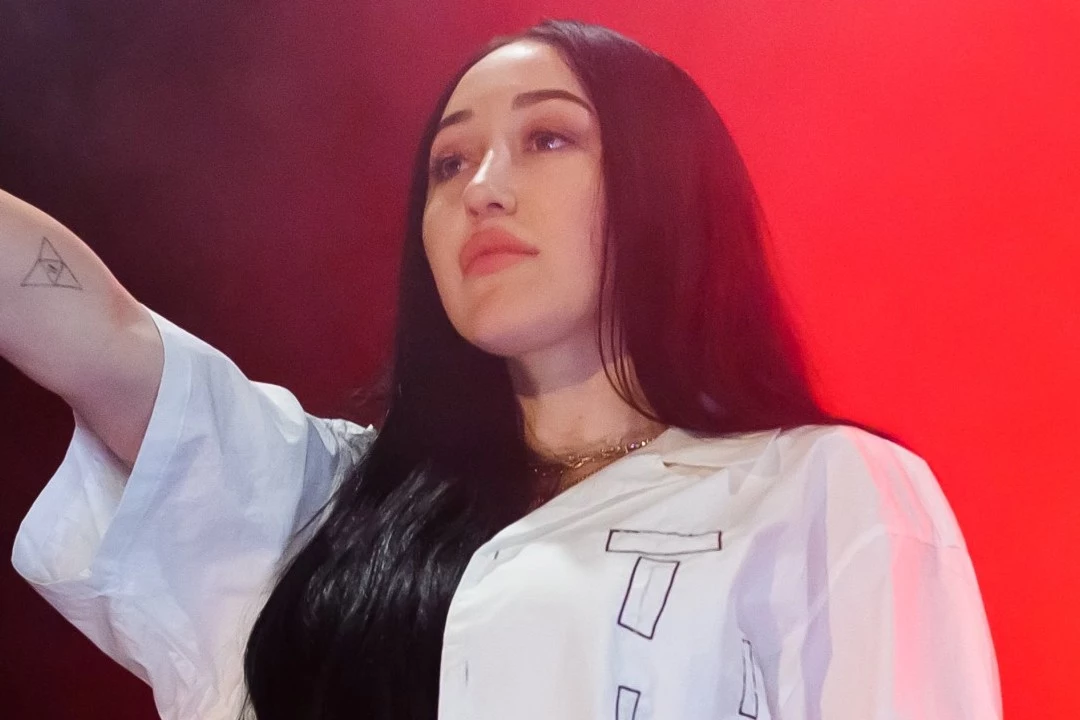 Miley Cyrus' sister Noah Cyrus dons very revealing chain outfit in