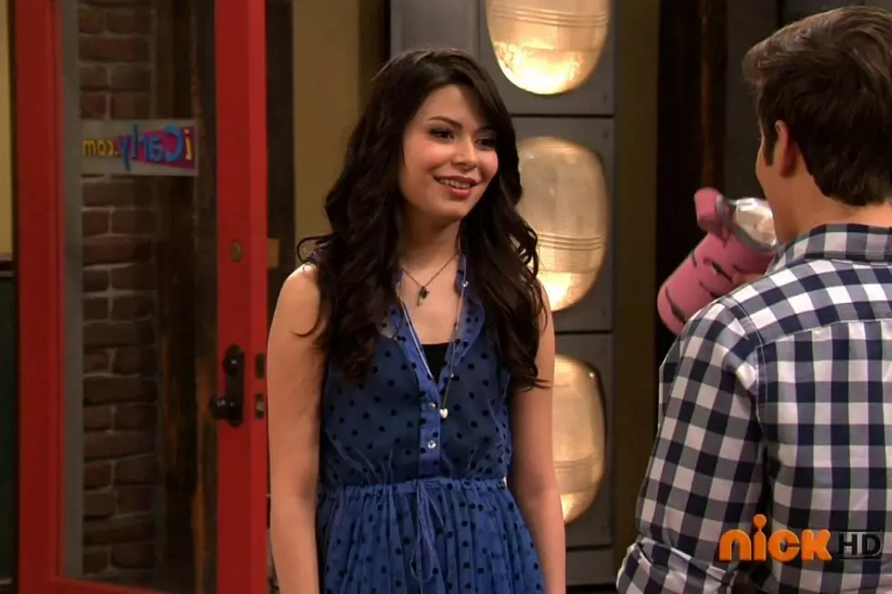 Miranda Cosgrove Shares First Photo From &#8216;iCarly&#8217; Reboot Set