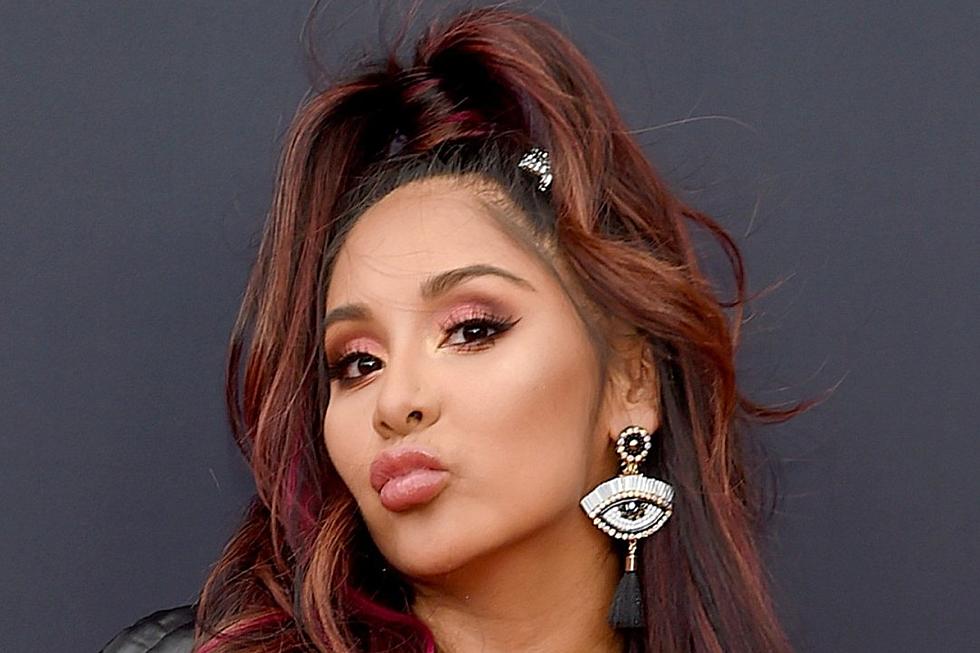 Confirmed: 'Jersey Shore's' Snooki Shows Off Engagement Ring for Paparazzi  (Poll) – The Hollywood Reporter