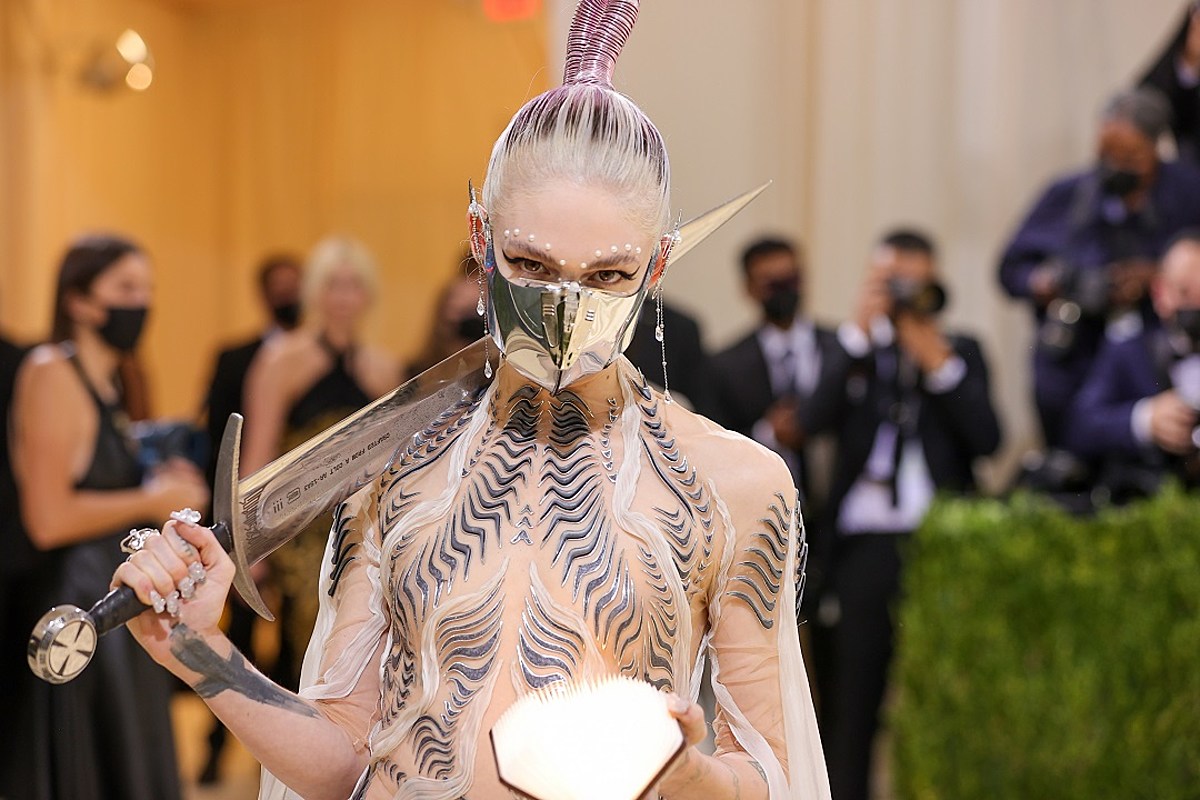 Emma Chamberlain attends The 2021 Met Gala Celebrating In America: A  News Photo - Getty Images