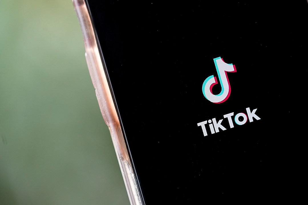 Couple Dies While Participating in Dangerous TikTok Trend pic