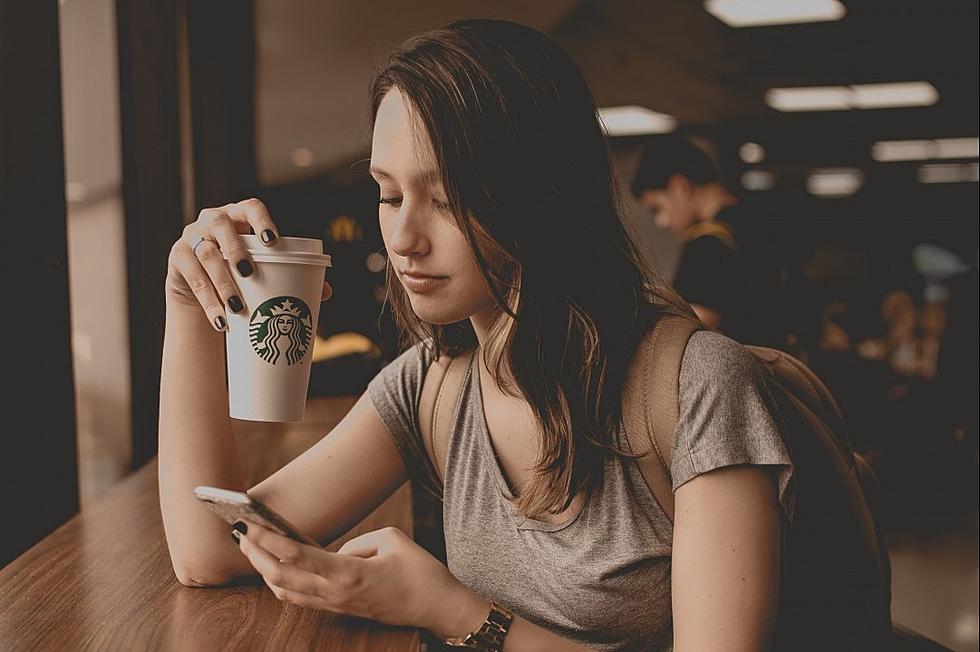 Starbucks Employee Makes Sure Teen Customer Is Safe 