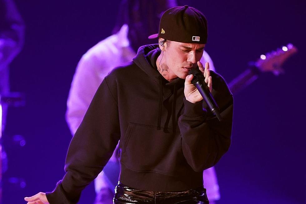 Justin Bieber&#8217;s 2022 Grammys Performance Was Censored So Clumsily It Was Hilarious