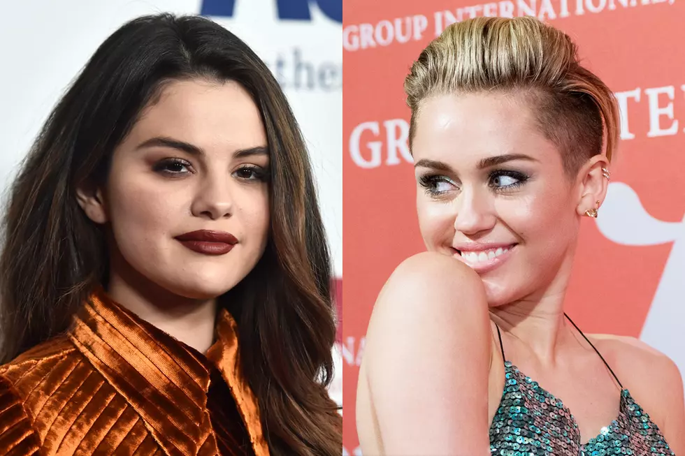 Selena Gomez Delivers Uncanny Impression of Miley Cyrus on &#8216;SNL&#8217;