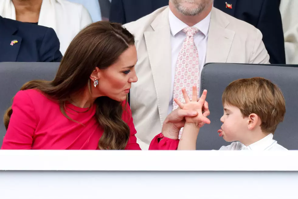 Prince Louis Hilariously Terrorizes Mom Kate Middleton During Queen&#8217;s Platinum Jubilee: WATCH