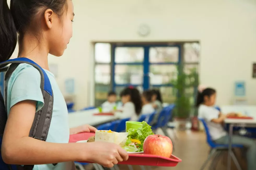 Mom Outraged After Teacher Forces Chinese Daughter to Sit Alone With ‘Foreign’ Food