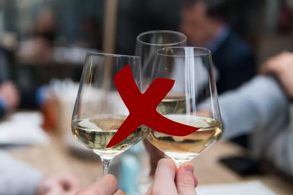 Sober Daughter Slammed for Banning Alcohol From Parents&#8217; 50th Wedding Anniversary