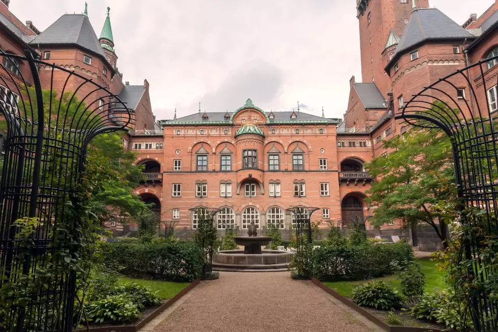 This Castle Is Supposedly Haunted by More Than 100 Ghosts