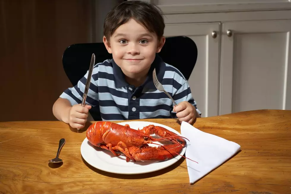 Dad Blasted by Internet for Feeding Kids Lobster Instead of McDonald&#8217;s: VIDEO