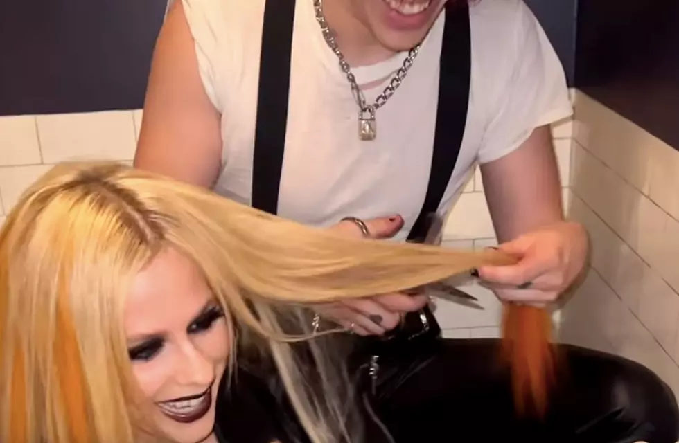 Avril Lavigne Chops Off Signature Hair In New Transformation