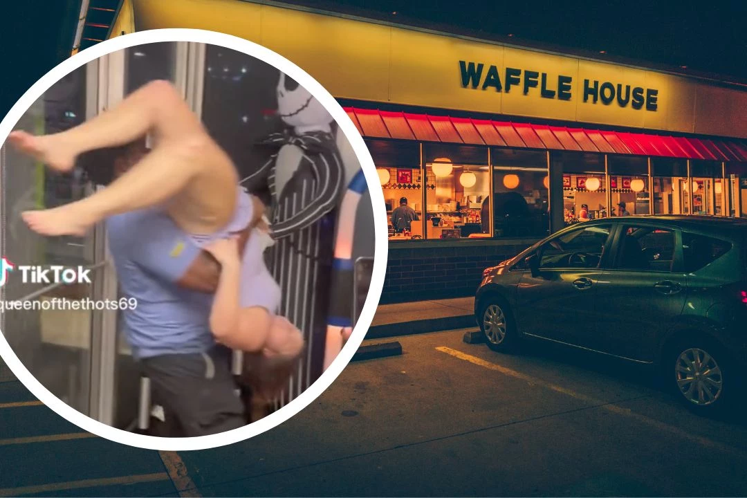 I'm a New Yorker Who Tried Waffle House for the First Time