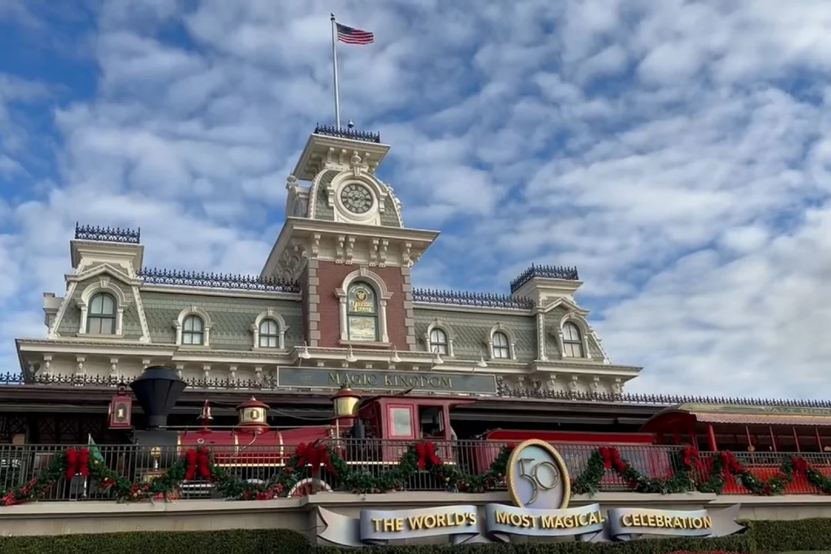 Walt Disney World Railroad – Magic Kingdom – Attraction Checklist #109 –  Saturday Morning Media