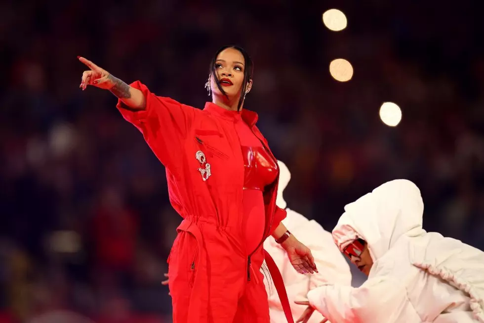 Rihanna Headlines 2023 Super Bowl Halftime Show: See How Celebrities &#038; Viewers Reacted