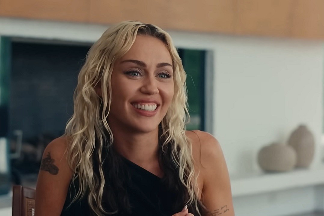 Miley Cyrus Fans React to New Album Endless Summer Vacation pic