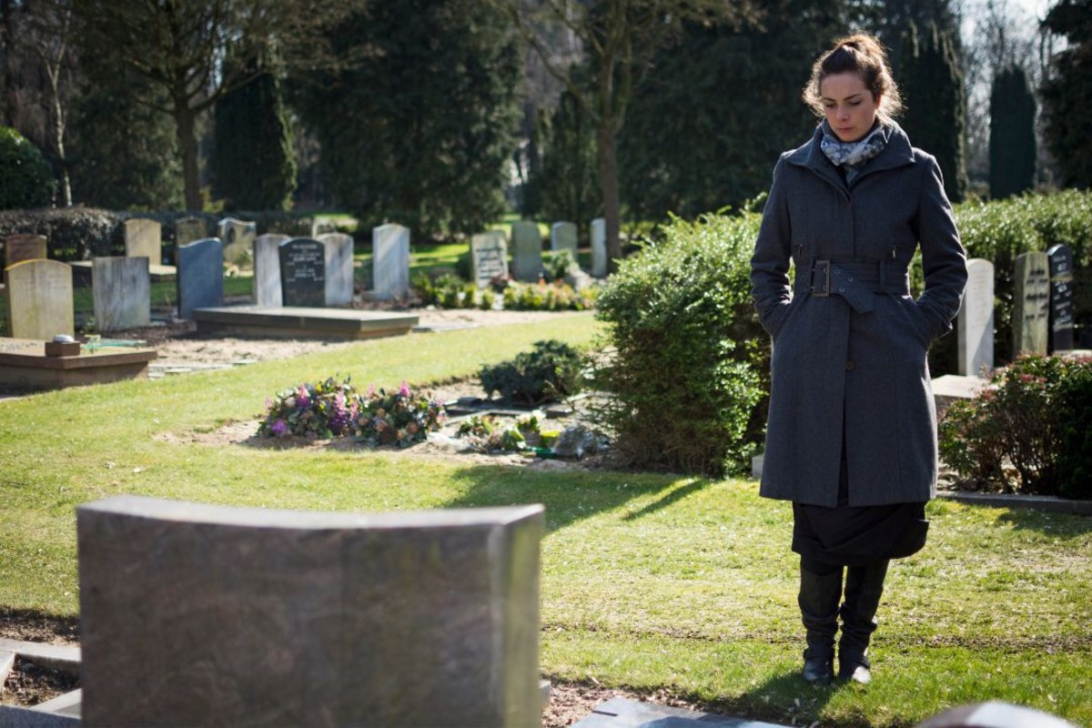 Unconcerning Woman Says None of Late Friend's 'Best Friends' Attended Funeral