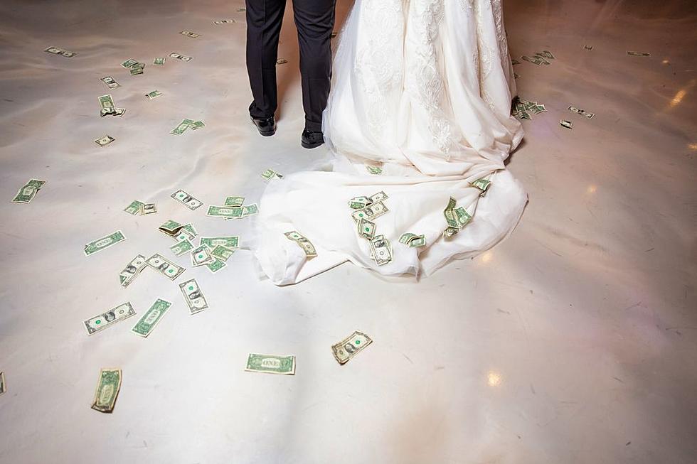 Reddit Slams ‘Entitled’ Bride for ‘Expecting’ Monetary Gifts via Wedding Registry