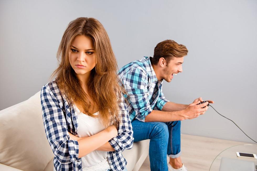 Woman Furious After Parents Suggest She Give Up Her Apartment to &#8216;Inconsiderate&#8217; Gamer Brother