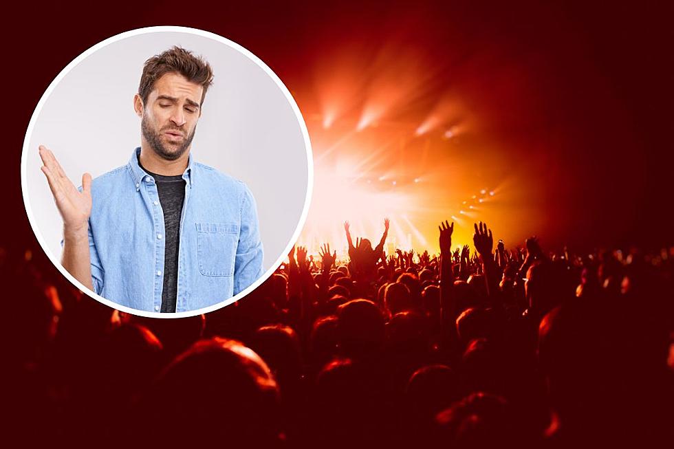 Fan Hilariously Farts During Quiet Part of Song at Crowded Concer