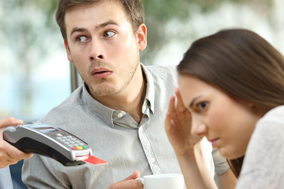 Woman Mortified After ‘Cheapskate’ Boyfriend Uses Coupon to Pay for Dinner at Restaurant