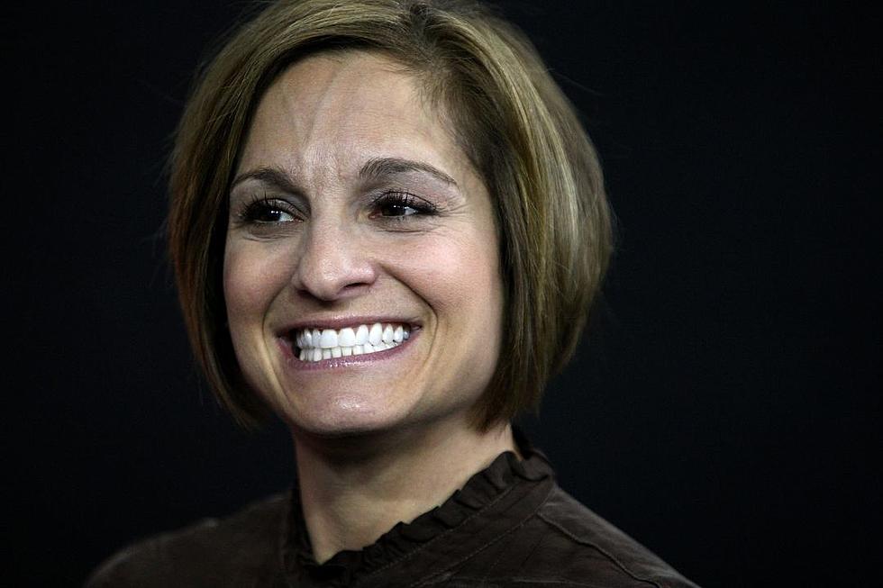 Olympic Icon Mary Lou Retton ‘Fighting for Her Life’ in ICU With Rare Form of Pneumonia