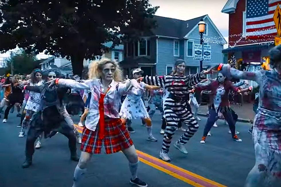 Flash Mob of New England Moms Dance to 'Thriller' (VIDEO