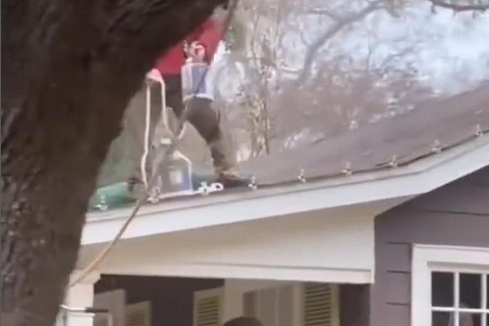 Video of This 'Home Alone' Christmas Decoration Is Going Viral