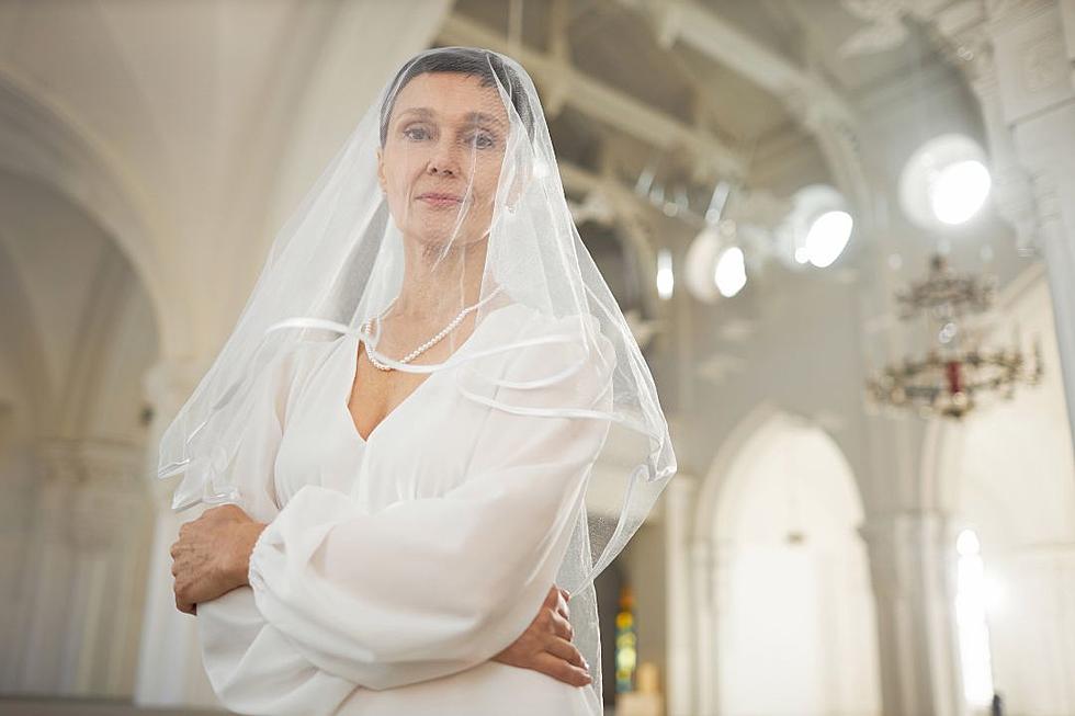 'Selfish' Woman Refuses to Wear Dress to Mom's Wedding
