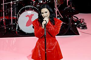Demi Lovato Mind-Bogglingly Performs ‘Heart Attack’ at American...