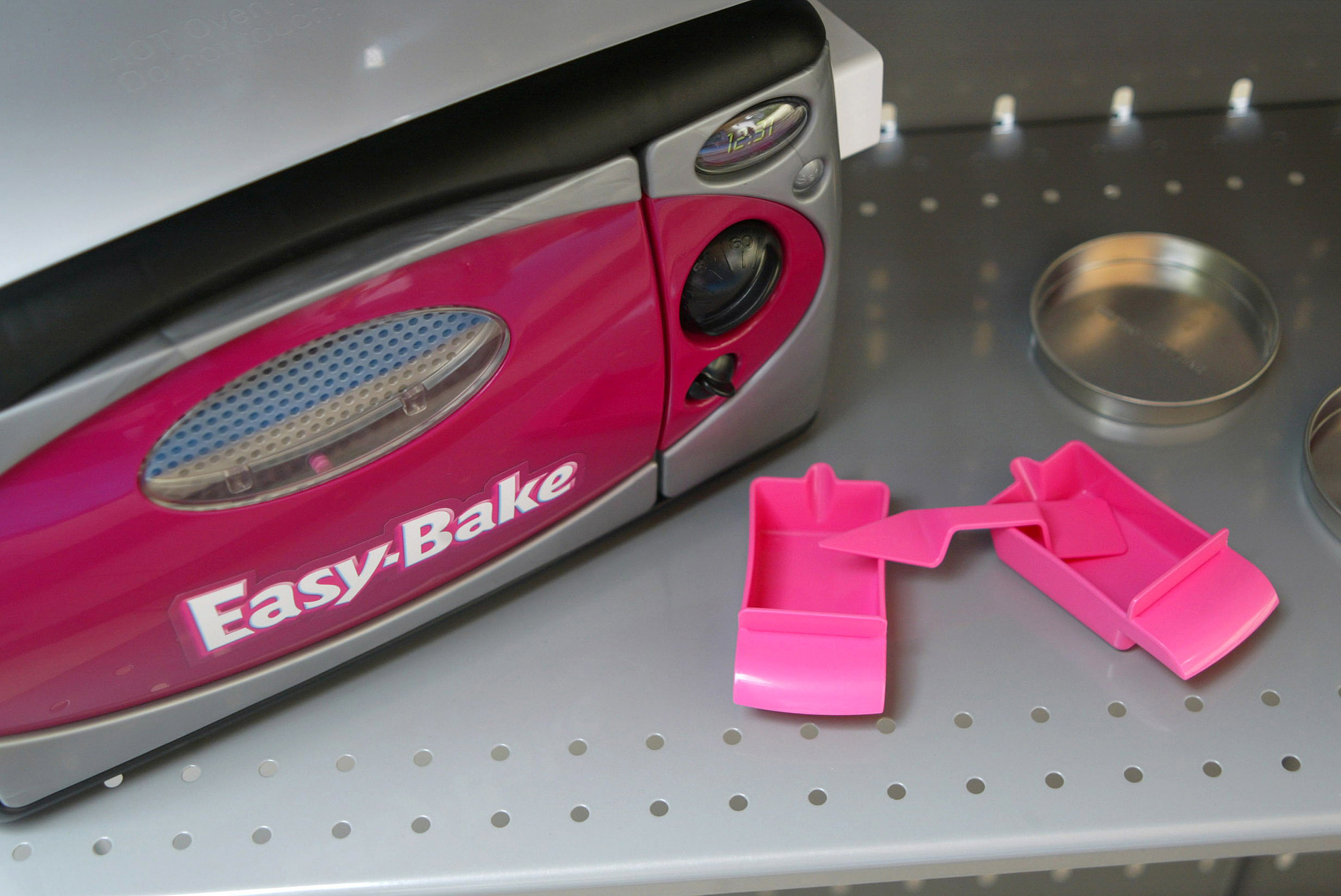 Easy Bake Oven Sends Entire Family With 8-Year-Old Girl to the
Emergency Room