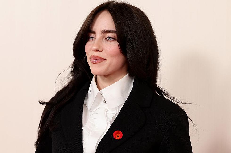 Billie Eilish Receives Standing Ovation at 2024 Oscars 