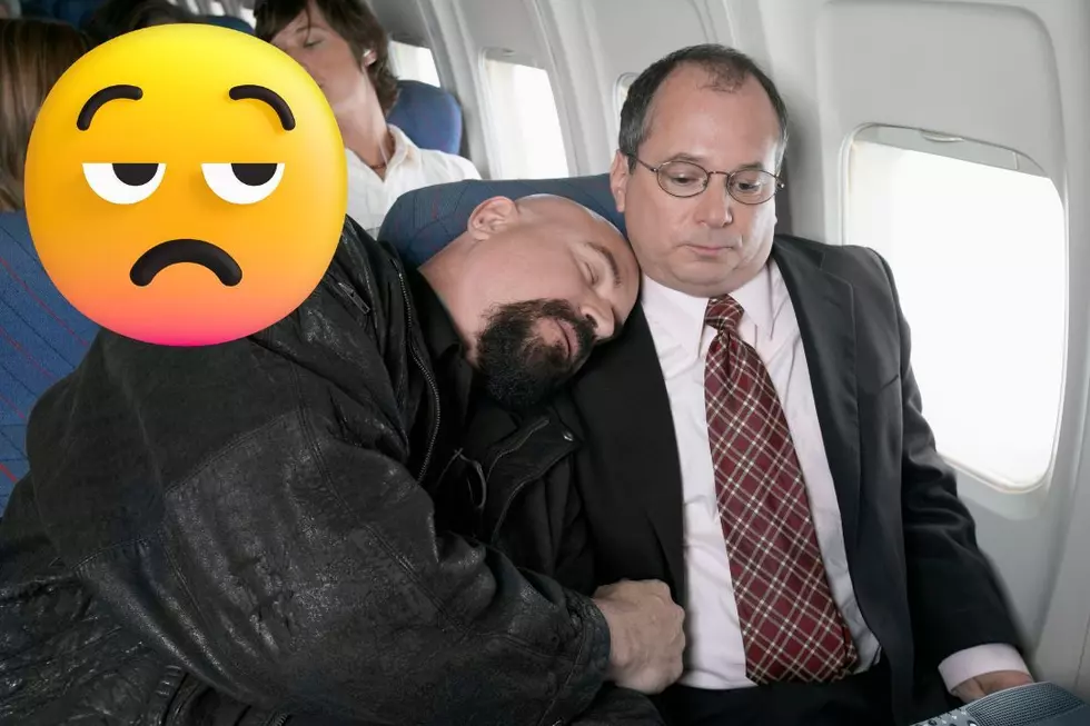 Passenger Flees Seat as Snoring Man Keeps Falling Asleep on Him