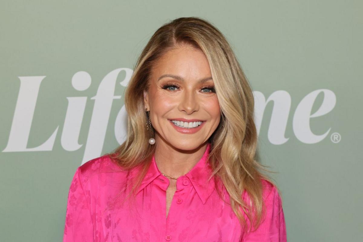 Kelly Ripa reacts to her daughter Lola’s topless Instagram photo