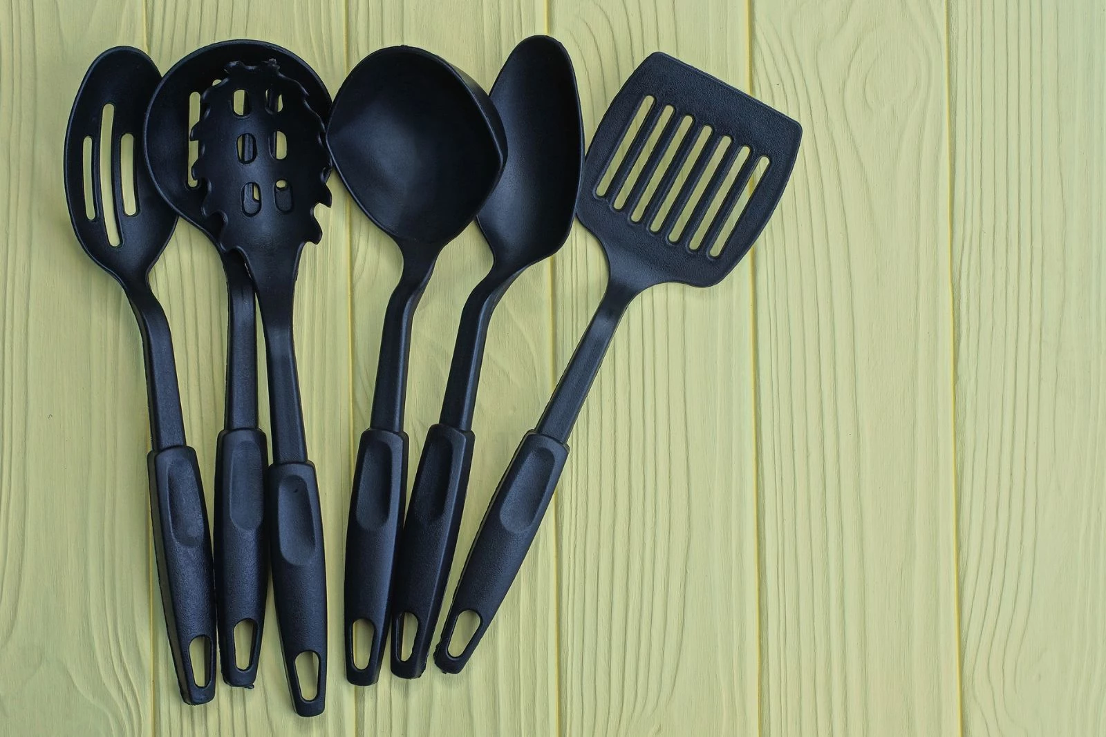 How to Tell if Your Black Cooking Utensils Have Chemicals