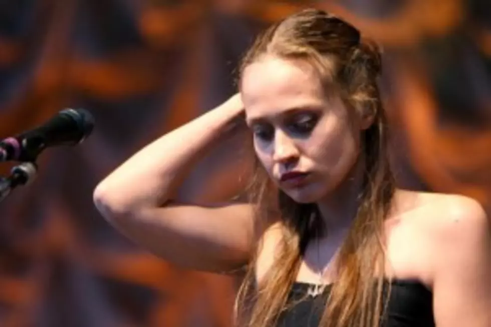 Fiona Apple Cancels Tour to Be With Her Dying Dog