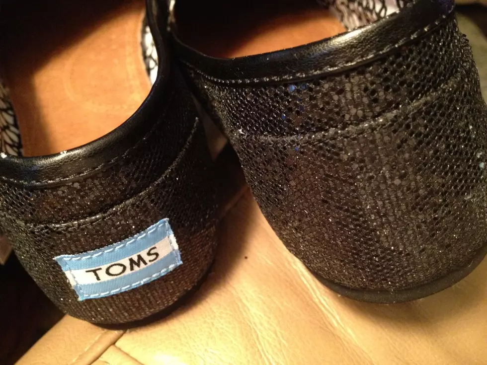 How to Remove the Label from Your Toms Shoes