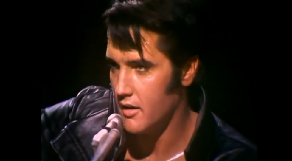 Elvis &#8216;Blue Christmas&#8217; Wow, But Who&#8217;s That Singing? [VIDEO]