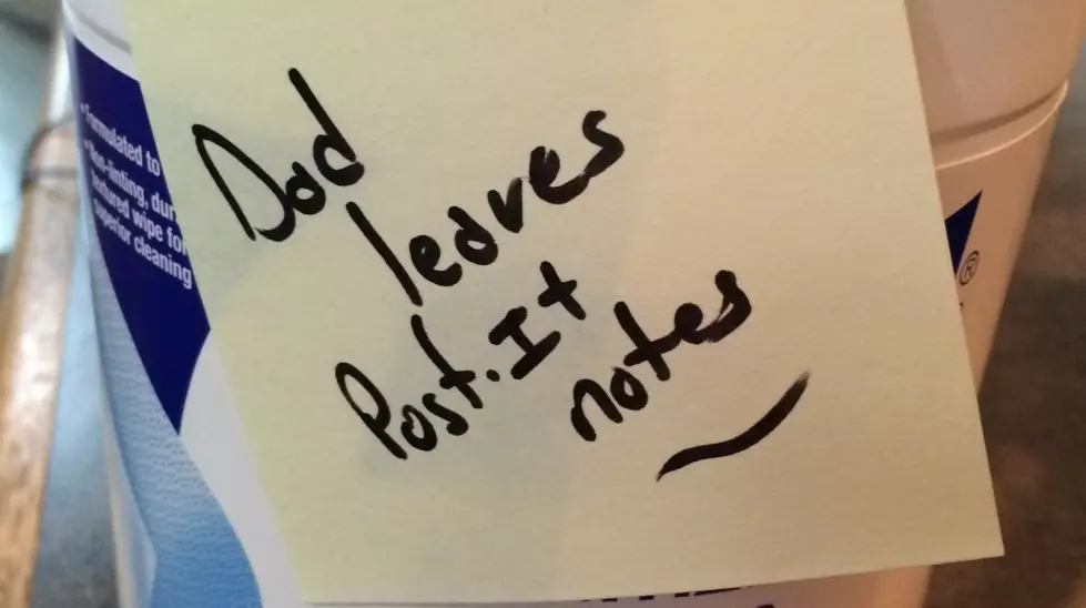 Stay-At-Home Dad Leaves Post-It Notes For Mom