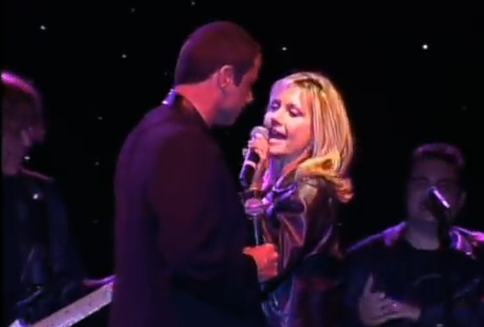 John Travolta And Olivia Newton – John Perform ‘You’re The One That I Want’ Many Years Later [VIDEO]
