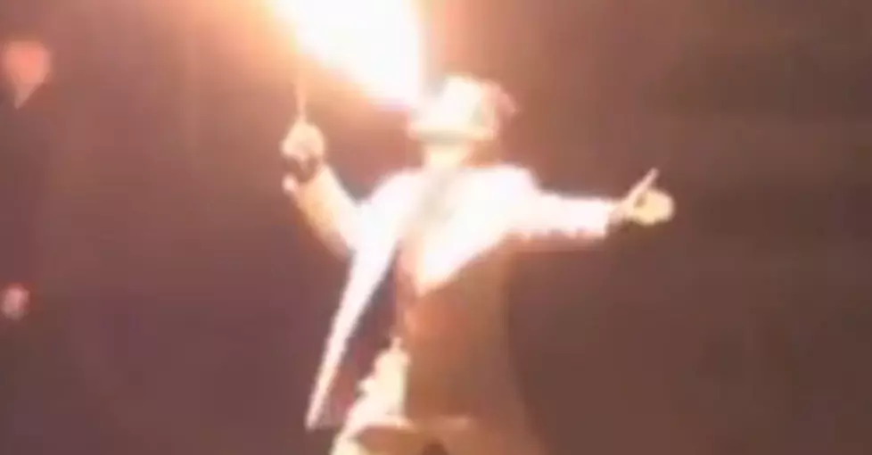 Russian Fire – Eater Burps During Perfomance [VIDEO]