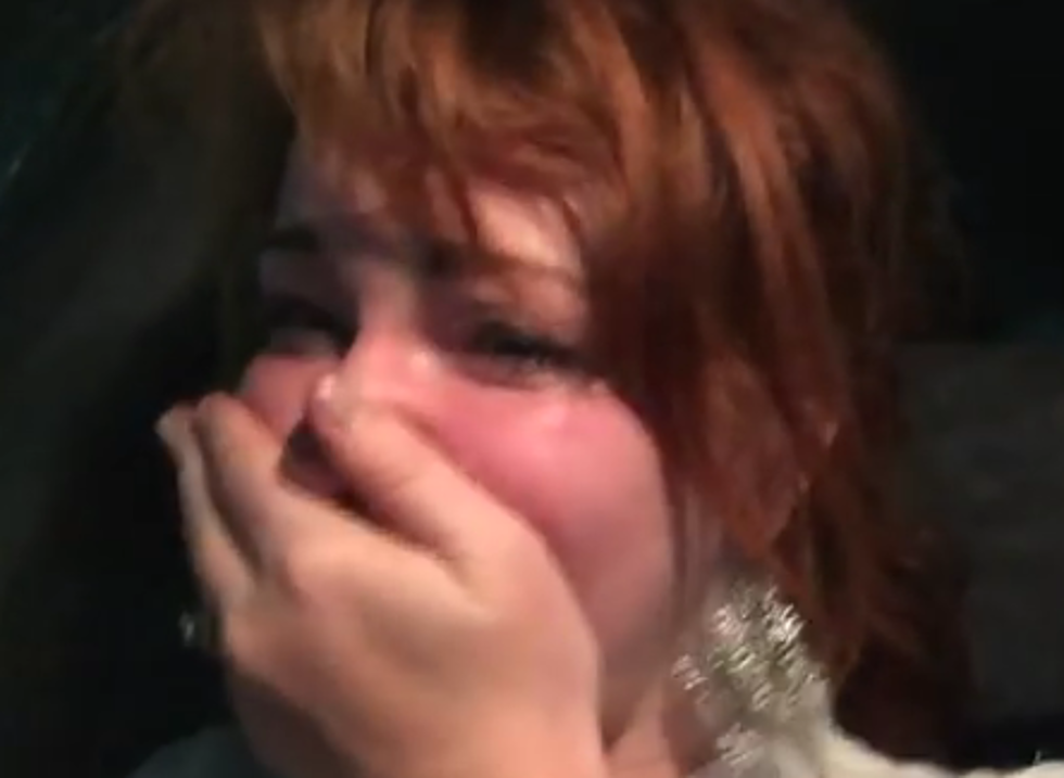 Woman See &#8216;Jurassic World&#8217; And Then Can&#8217;t Stop Crying [WATCH]