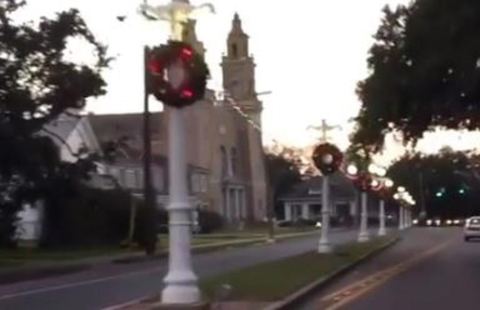 Iconic Lamp Posts On Main Street In Franklin, Louisiana Are Ready For Christmas [VIDEO]