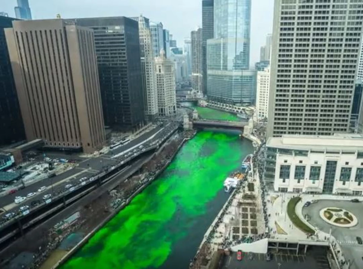 Time Lapse Video Shows Chicago River Turning Green