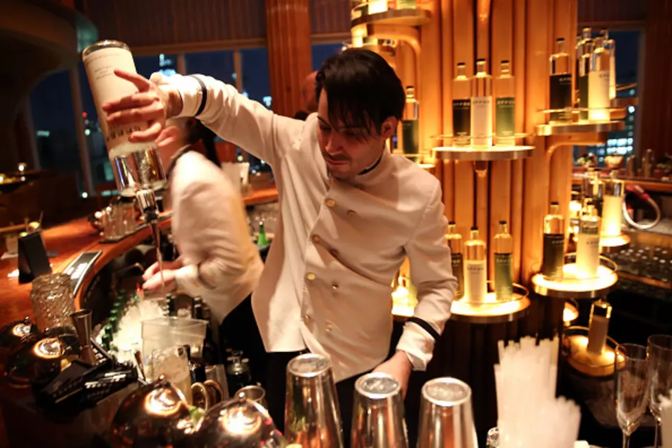 Four Pick Up Tips From Bartenders And Waiters