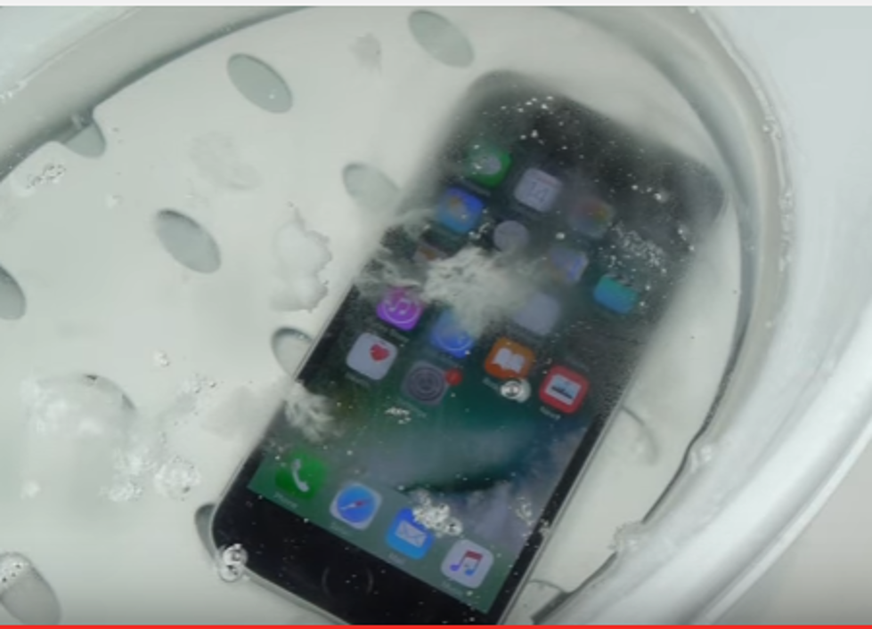 What Will Hot Wax Do To Your Smart Phone? [VIDEO]