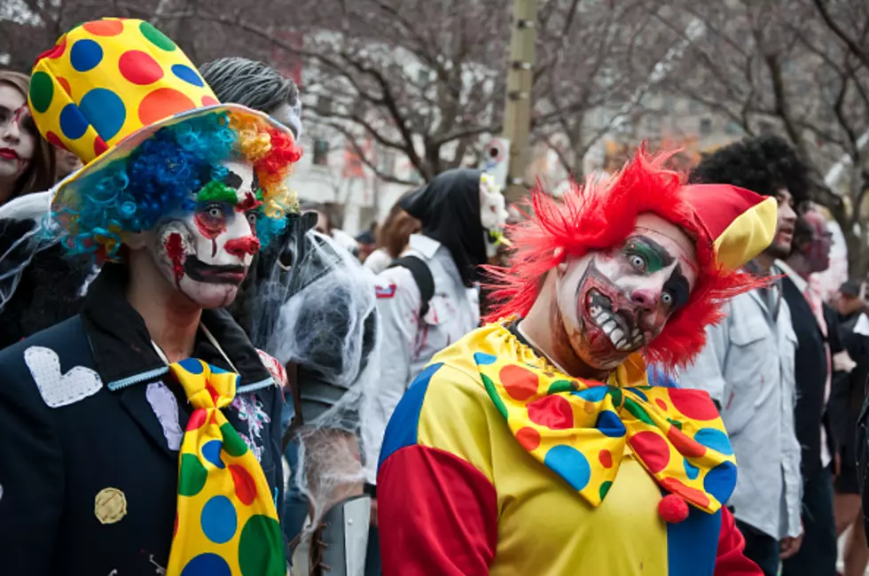 Penn State Student Mob Chases Clowns On Campus [NOTE CONTENT]