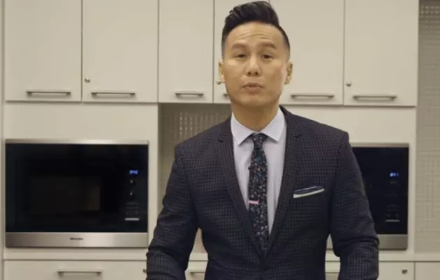 BD Wong demonstrates How To Properly Eat Wings [Video]