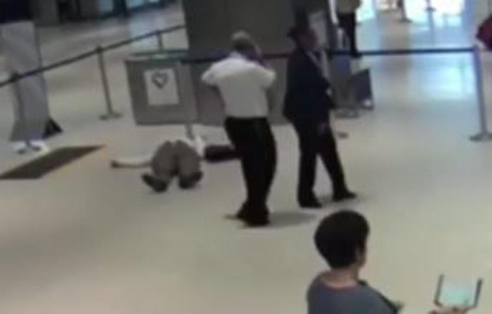 United Airlines Employee Pushes 71-Year-Old-Man Down In Houston Airport [VIDEO]