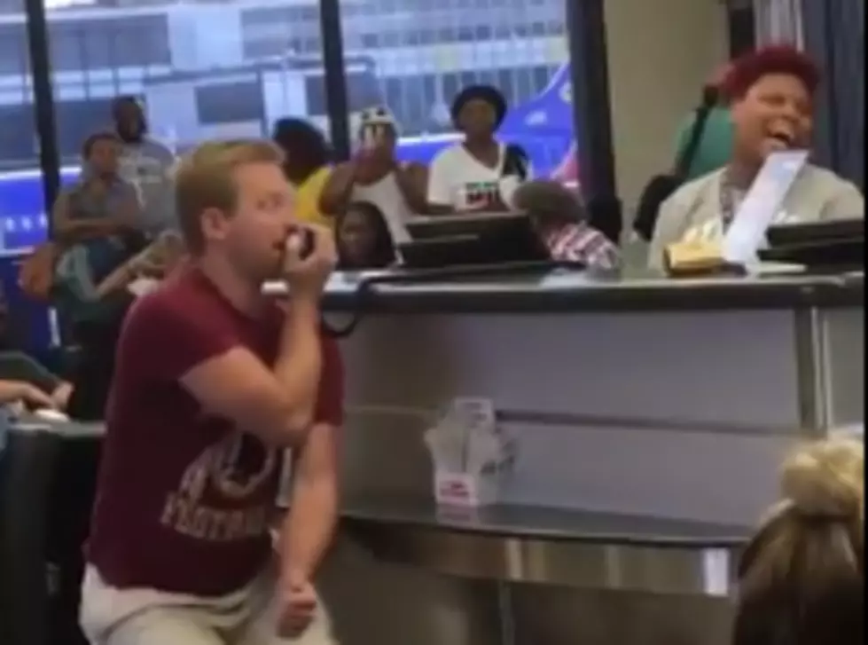 Southwest Passenger In New Orleans Sings For Everyone At Gate, He Is Amazing [VIDEO]